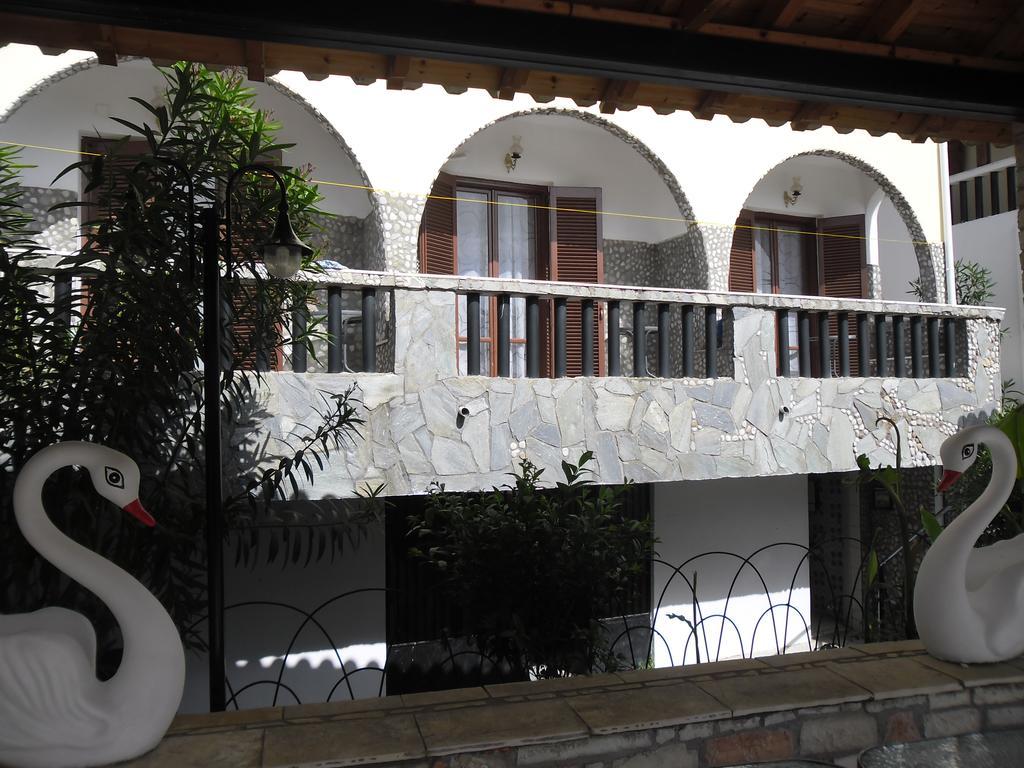 Villa Maria Chrani Exteriör bild